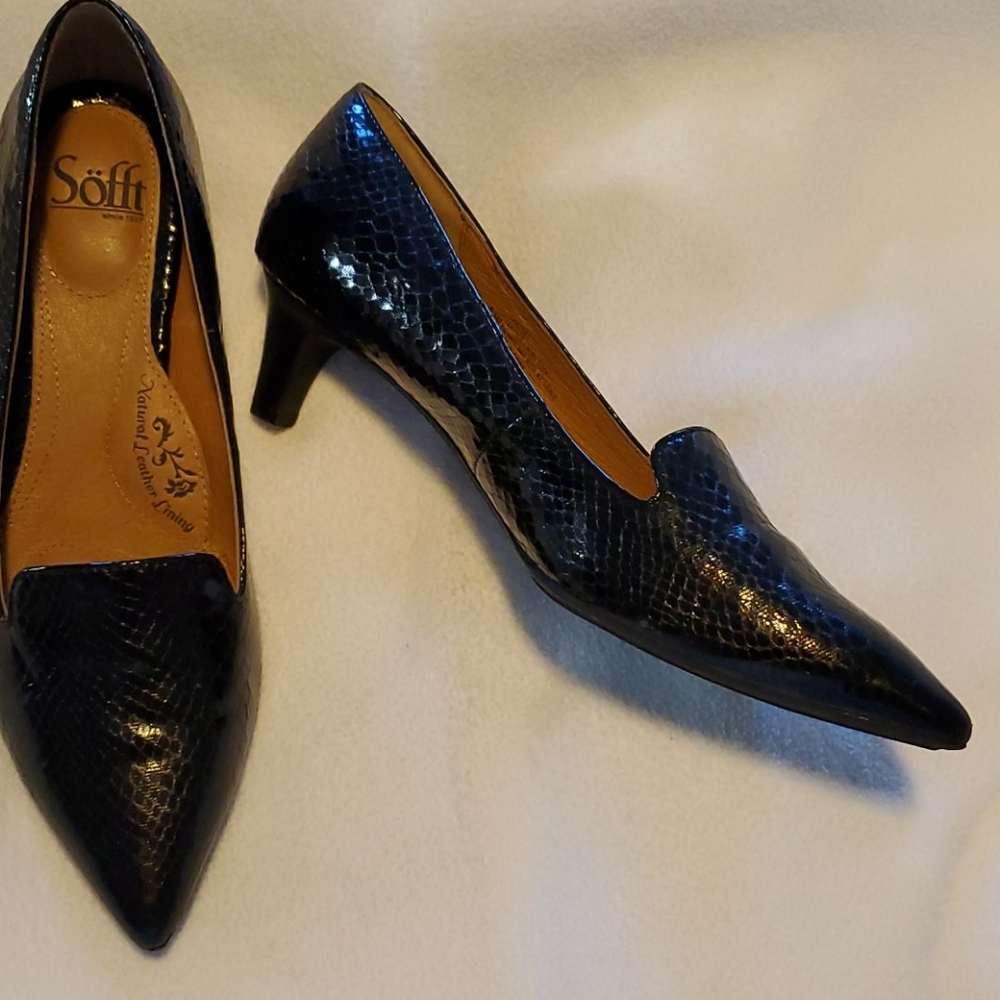 Shoes - Picture 2 of 4